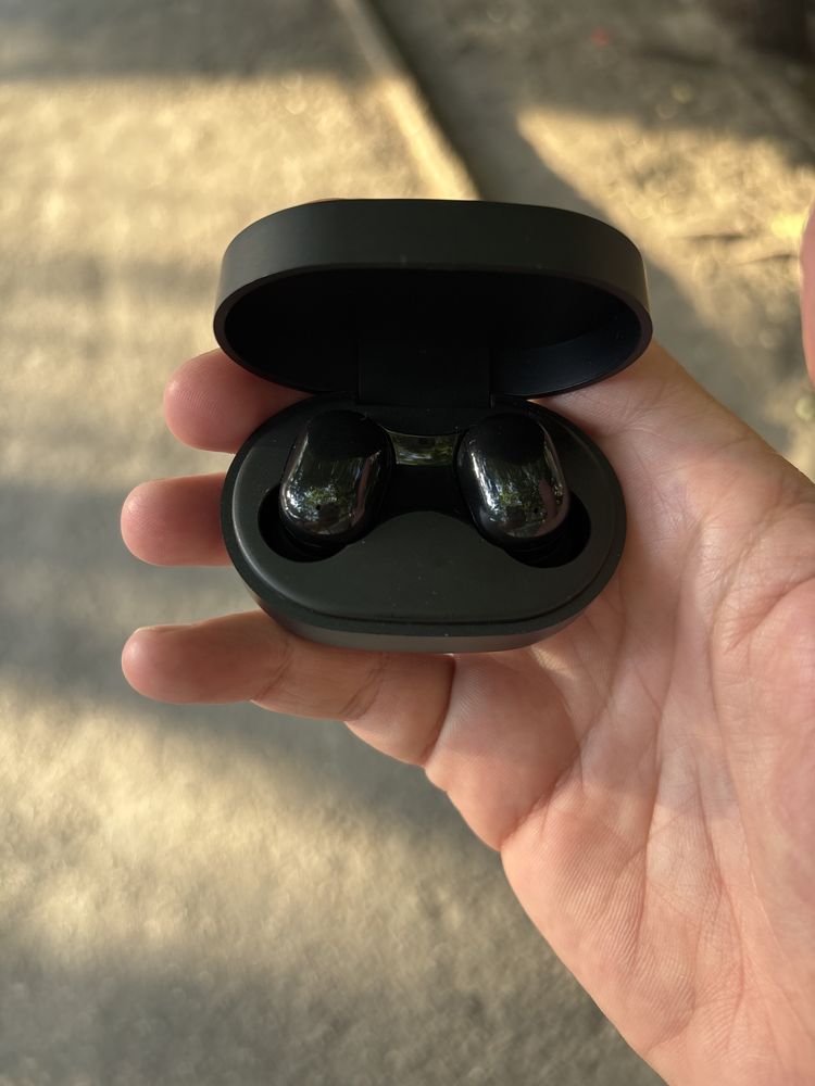 Продам наушники redmi airdots pro 3 вместе с оргинал зарядкой