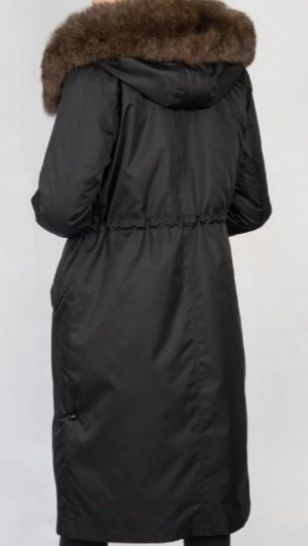 Продам черную парку длина 110 см
