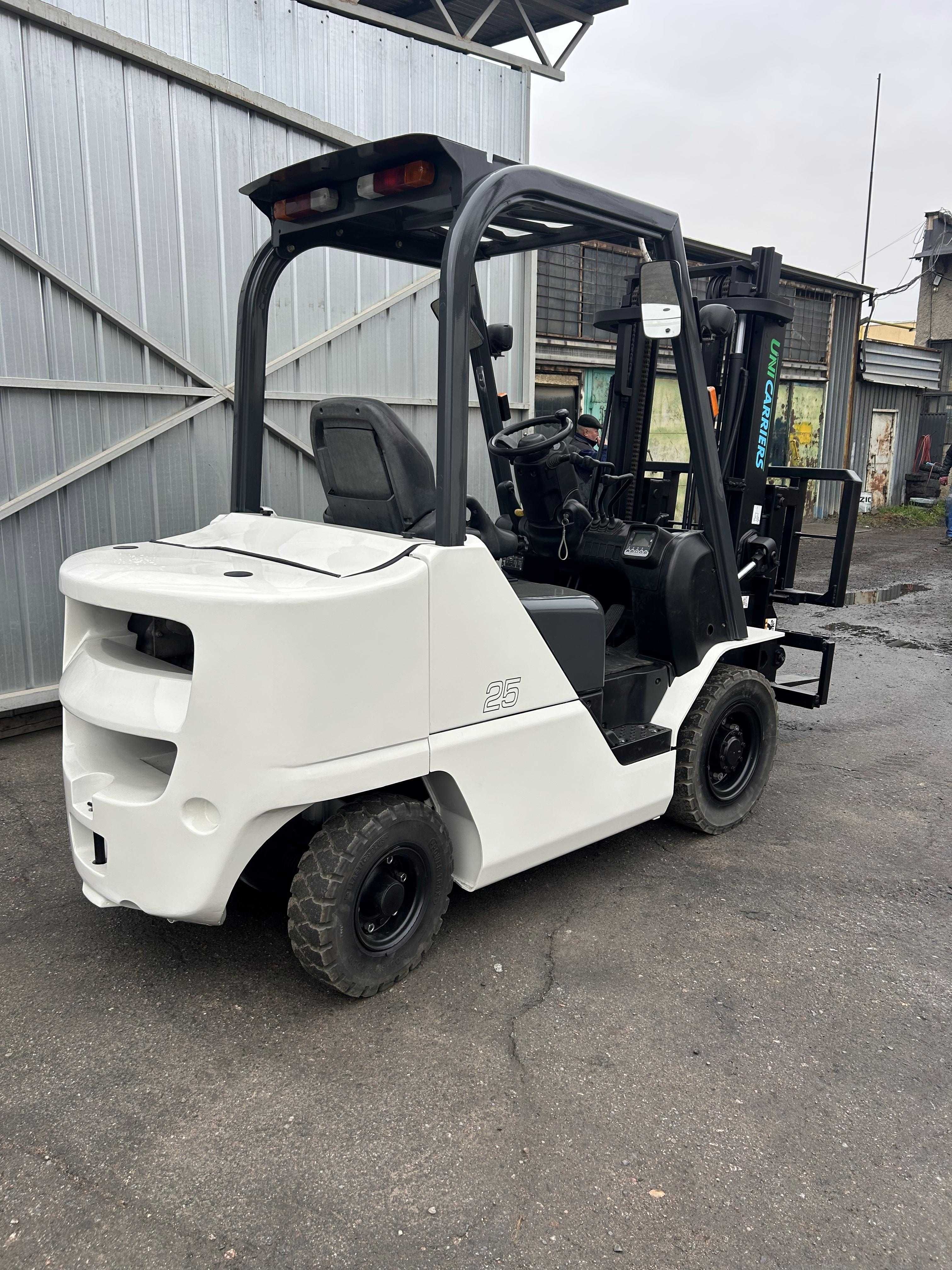 Продам вилочный погрузчик (кара)