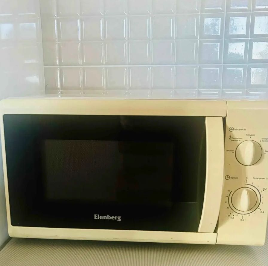 Продаю за символическую сумму микроволновку в которой сгорела слюда.