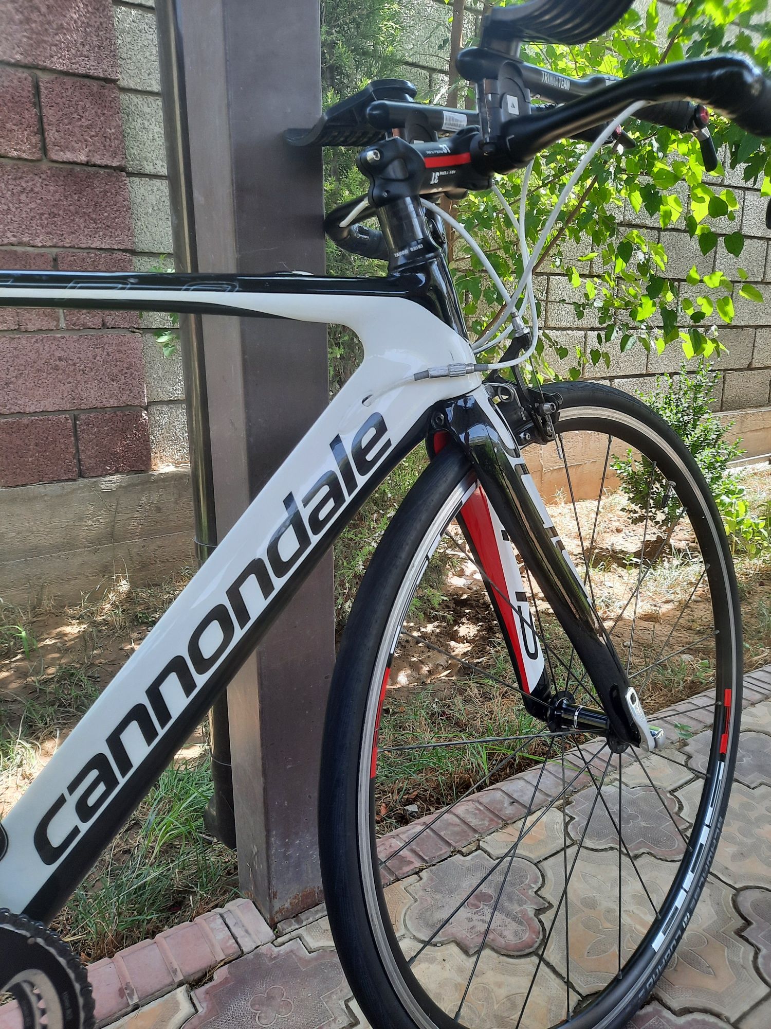Шоссейный велосипед (разделочный велосипед Cannondale ТТ)