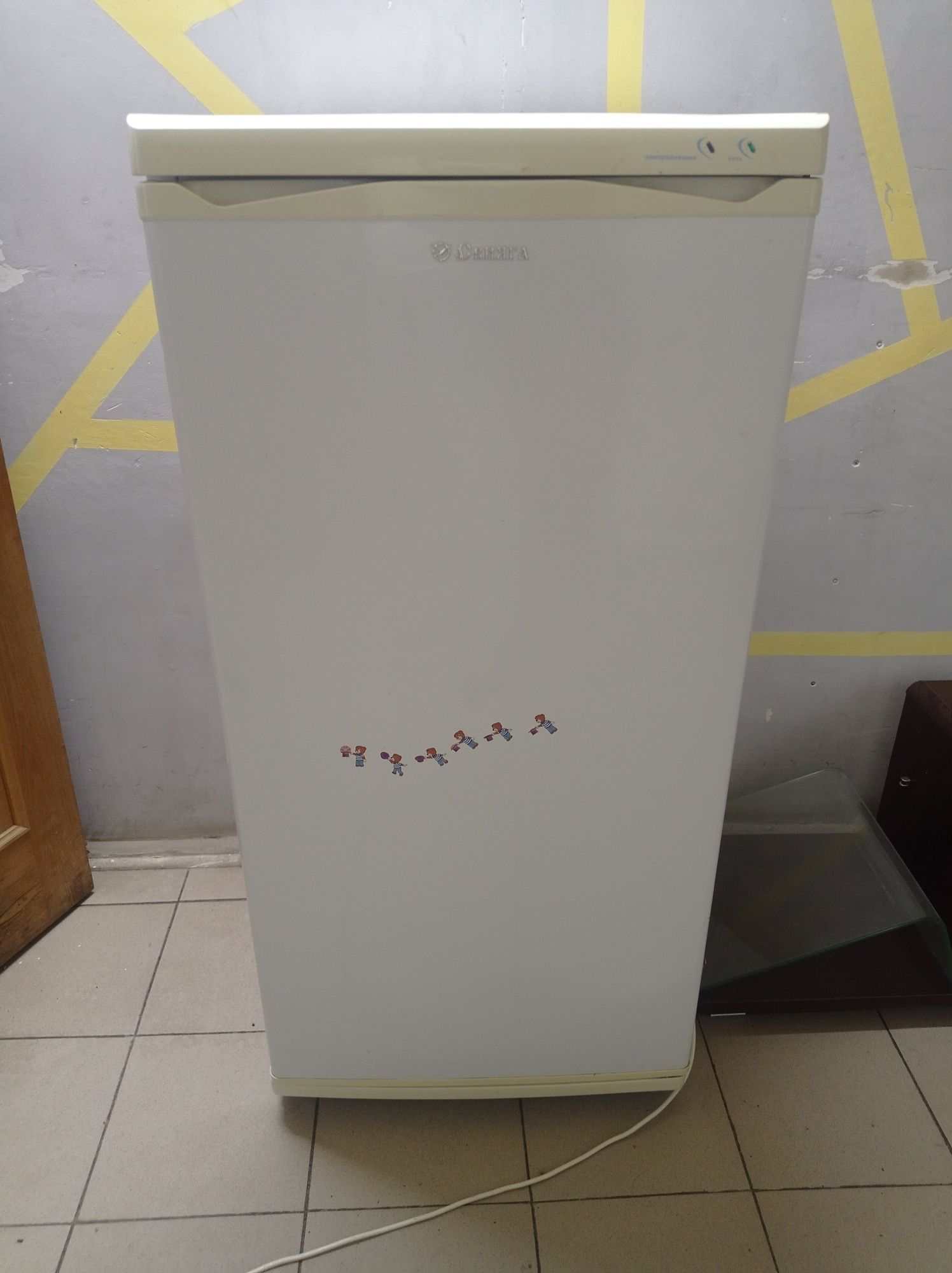 Продам вертикальный морозильник