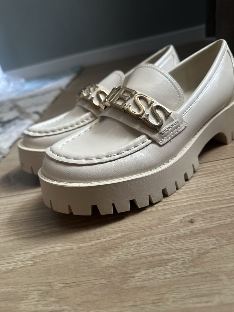 Новые Лоферы guess. Оригинал.