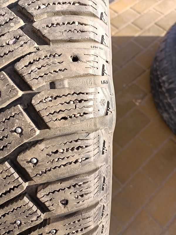 Шины 225/55 R17 - "Continental IceContact 2" (Германия), шипованные.