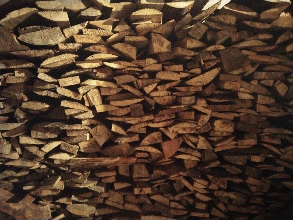 Продам дрова  в мешках   . 750 ТГ и кубами