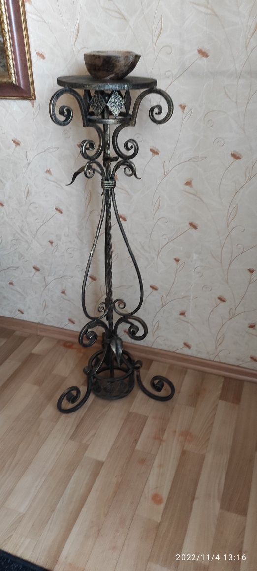 Подставка кованная металлическая