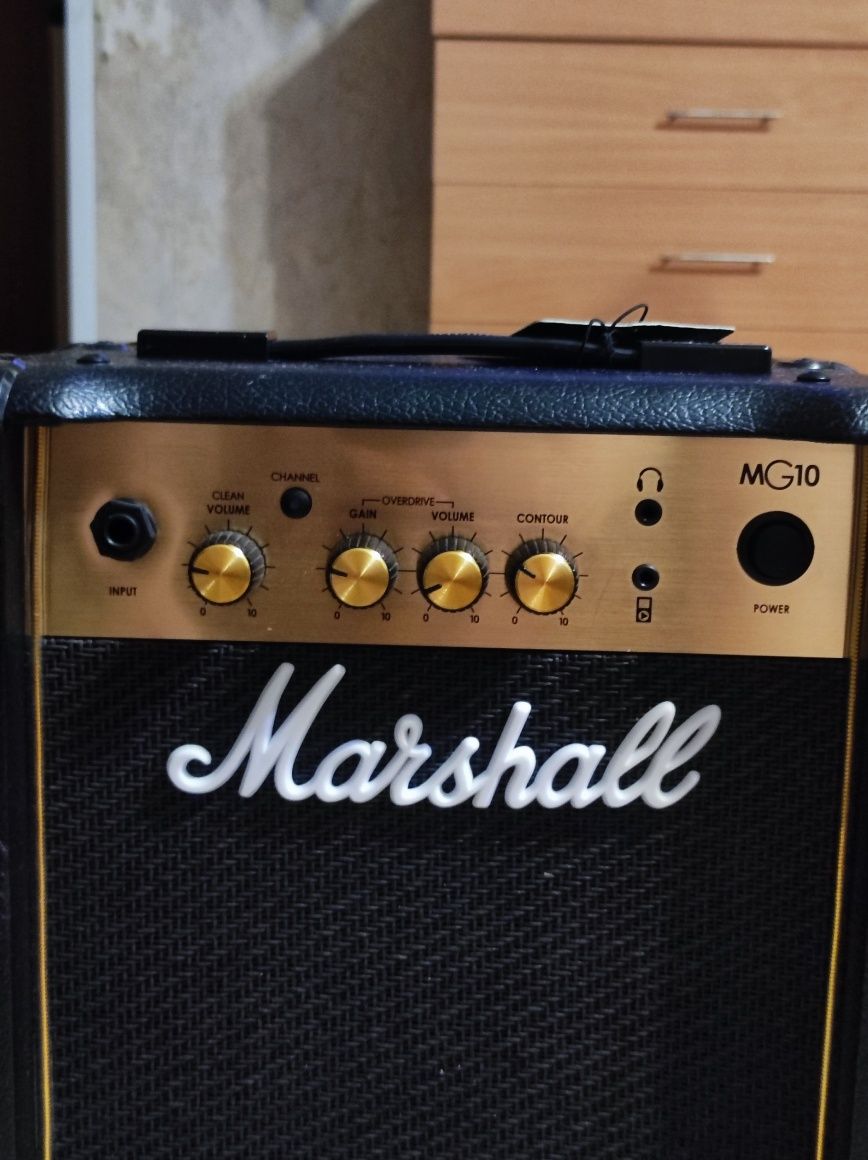 Комбик Marshall Mg10