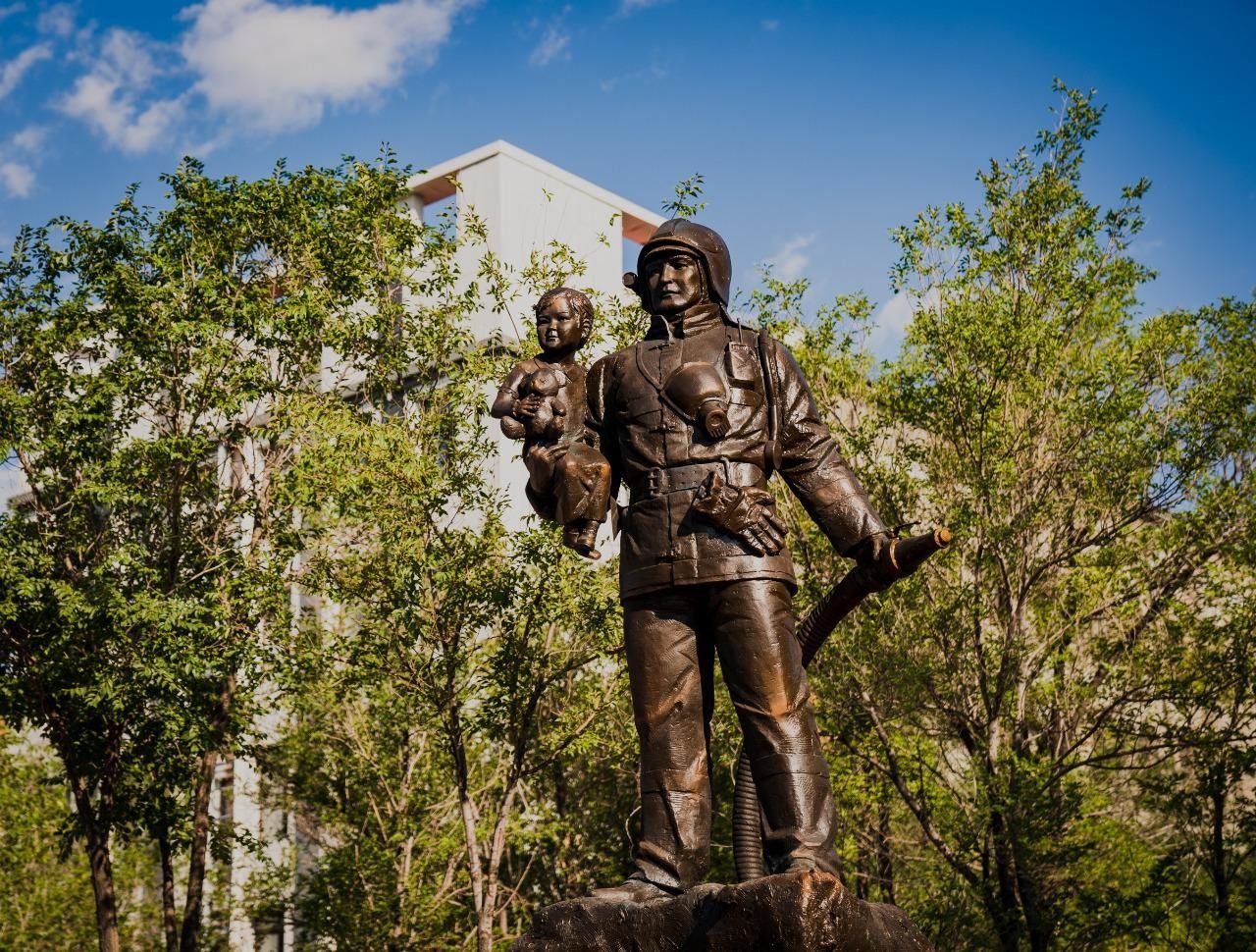 Скульптура, памятник,  световые фигуры, маф, релеф, бюст, статуетка,