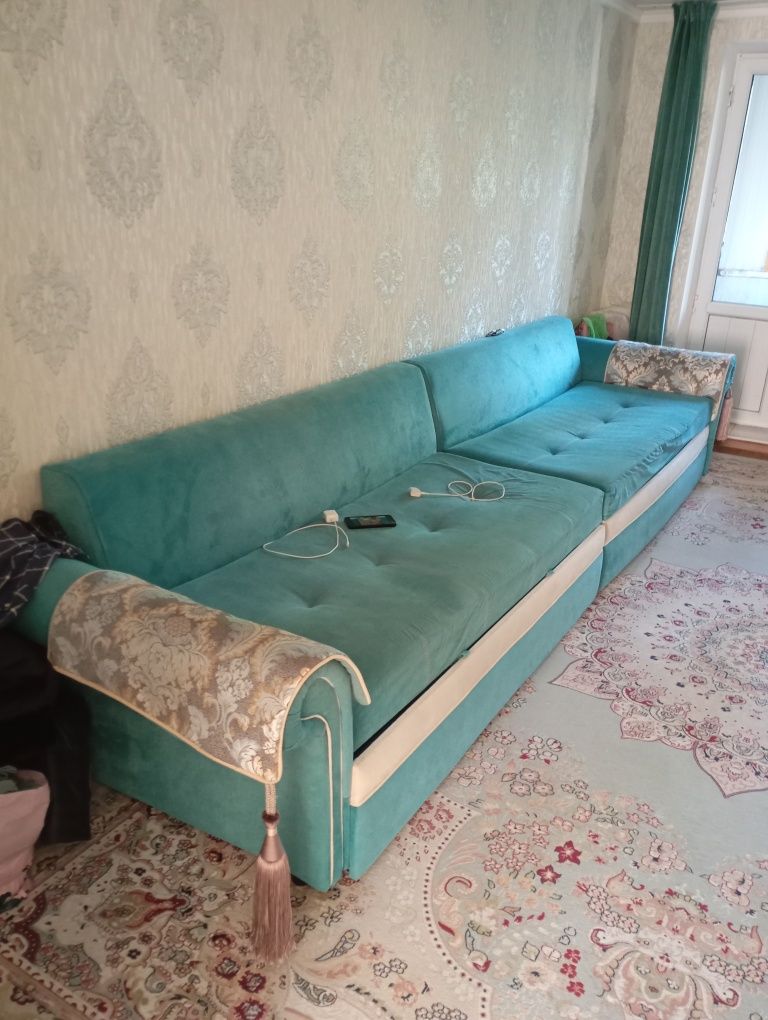 Диван раскладной с 6-подушками