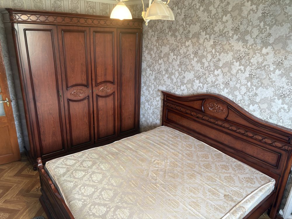 Продам спальный гарнитур
