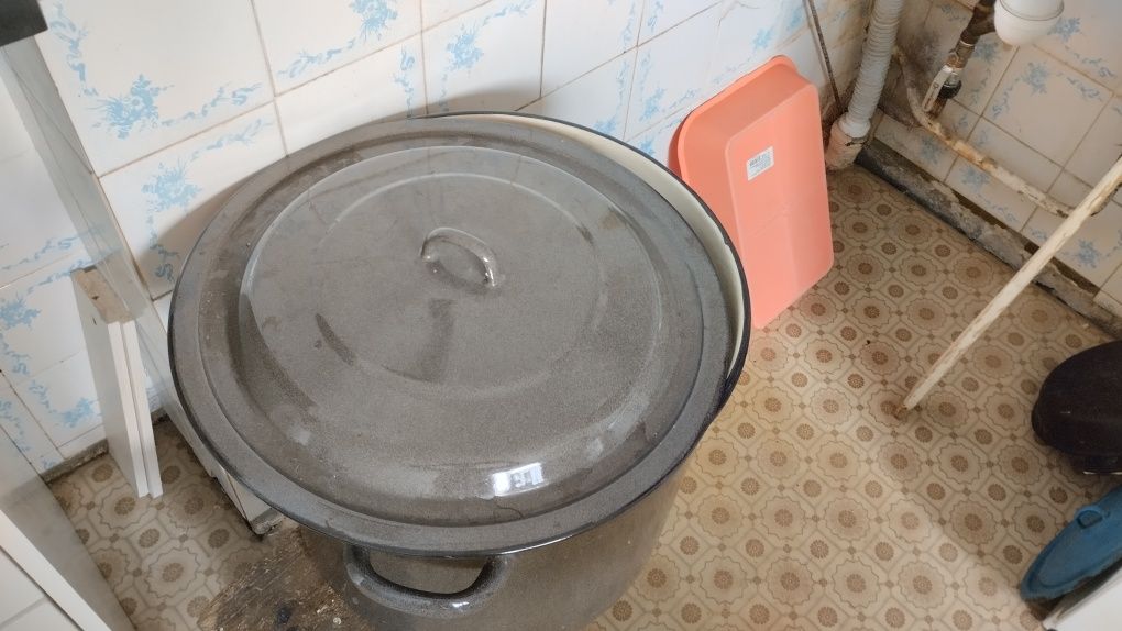Продам кастрюлю 50 л.