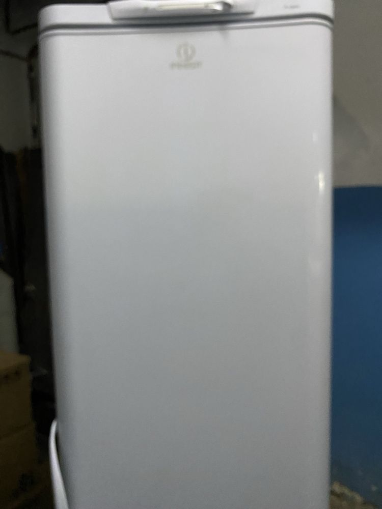 Продам холодильник  INDESIT двухкамерный