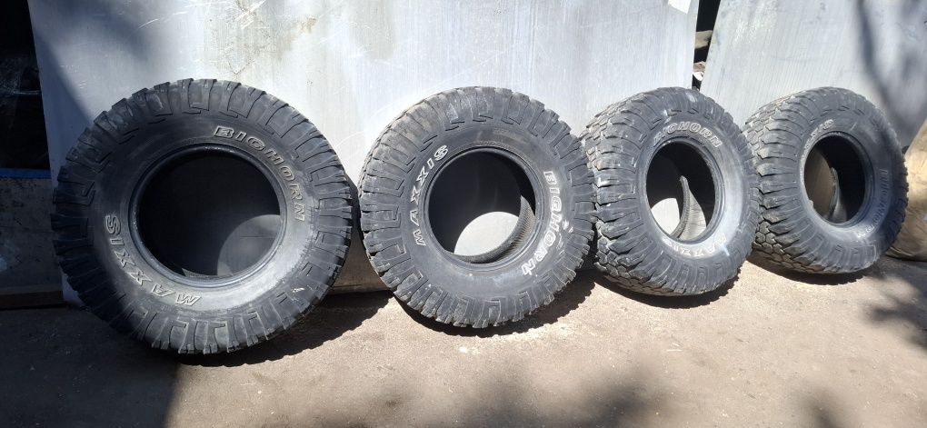 Резина грязевая б.у. состояние нормальное. MAXXIS BIGHORN 33x12,5R15"