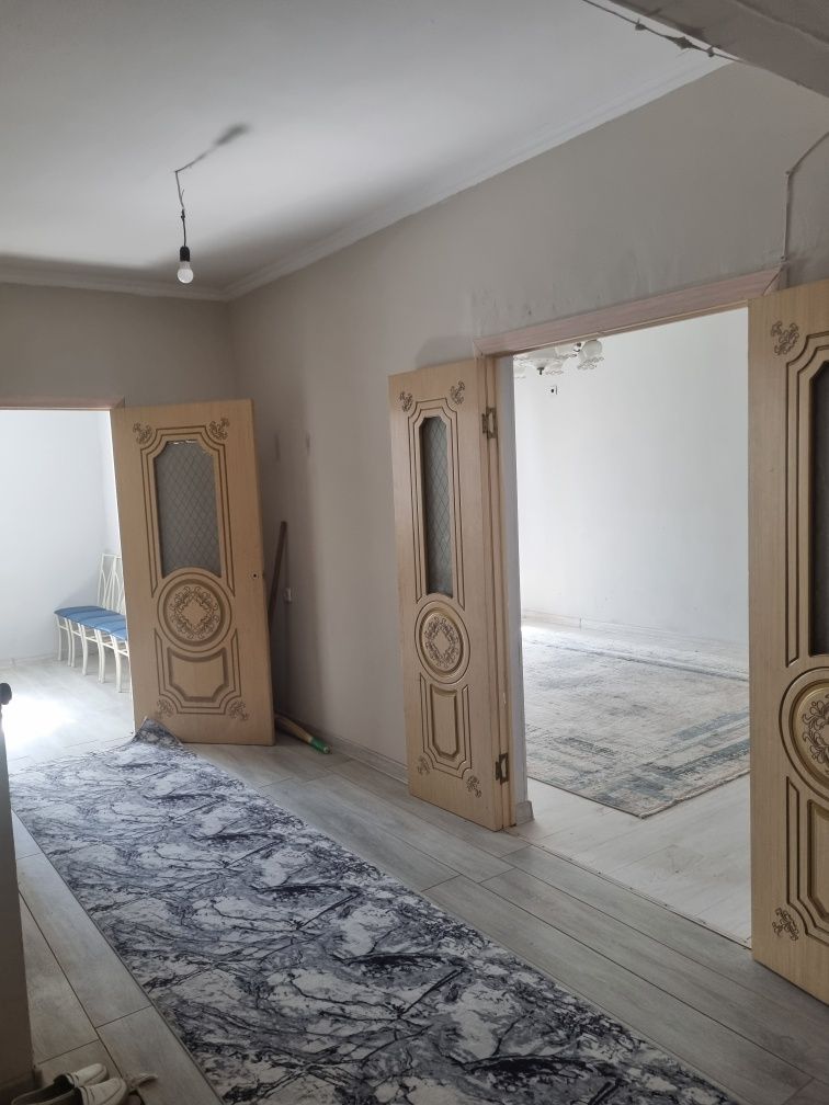 Арай мөлтек ауданы үш бөлмелі пәтер сатылады