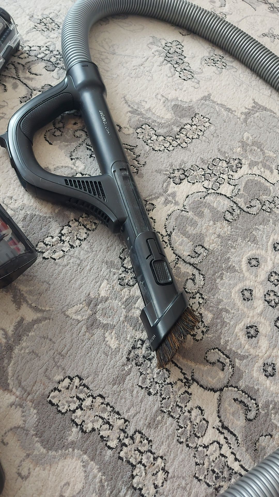 Пылесос фирмы Tefal с 6 насадками