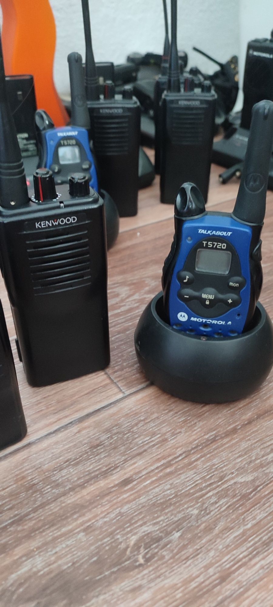 Радиостанции KENWOOD, MOTOROLA,KIRISUN (не Китай) зарядки для раций