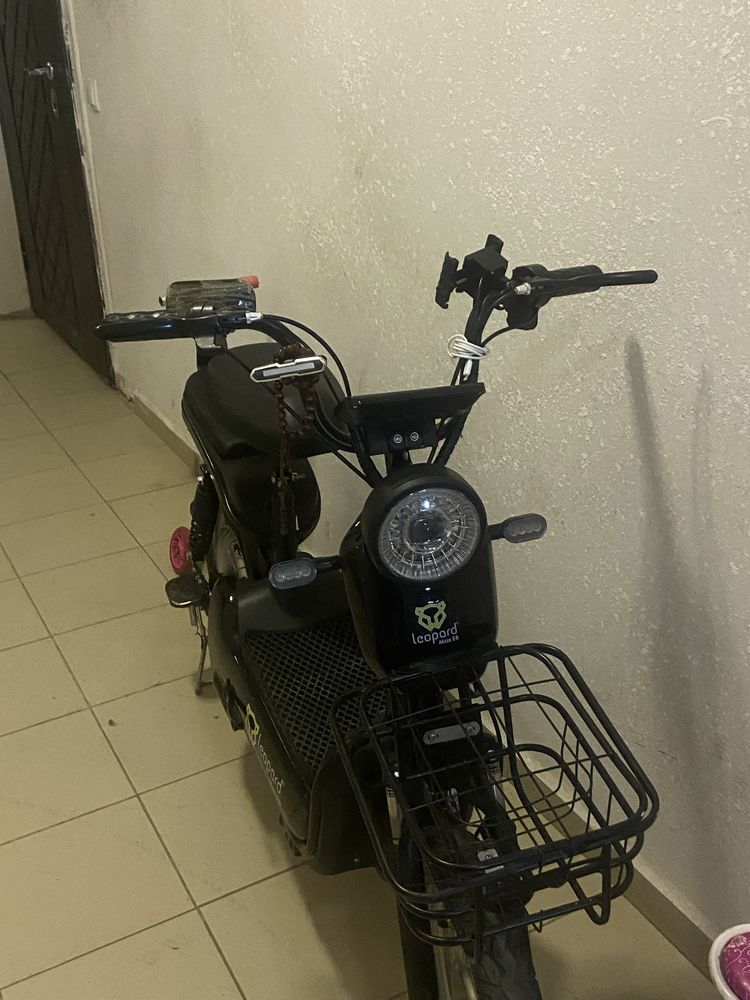 Скутер Leopard max e8