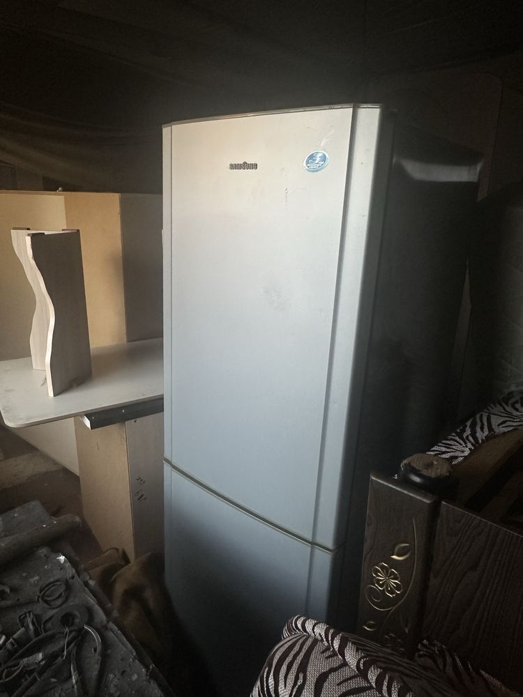 Продам холодильник samsung