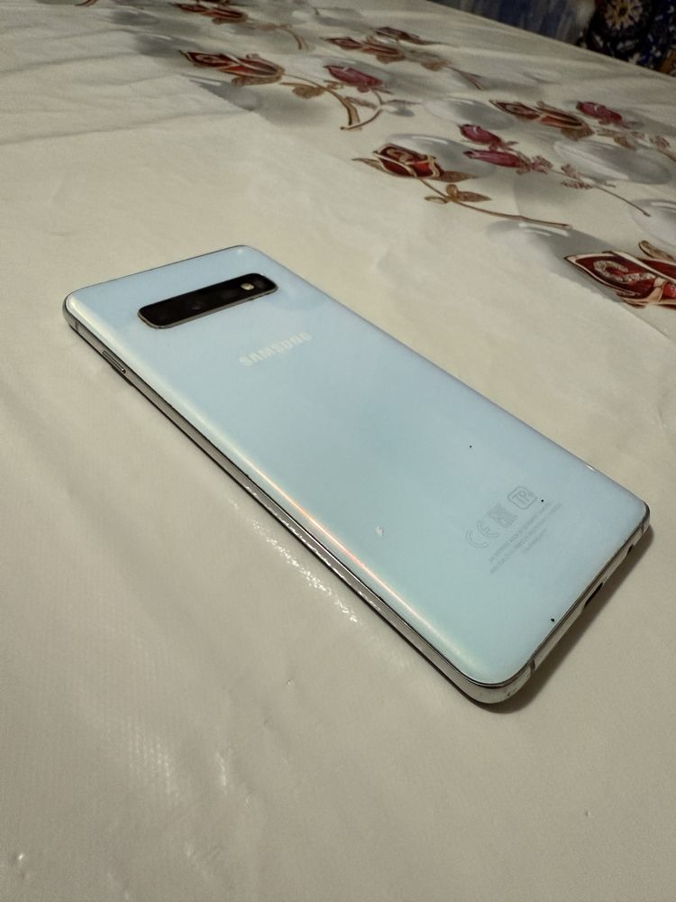 S10 samsung в хорошем  состоянии