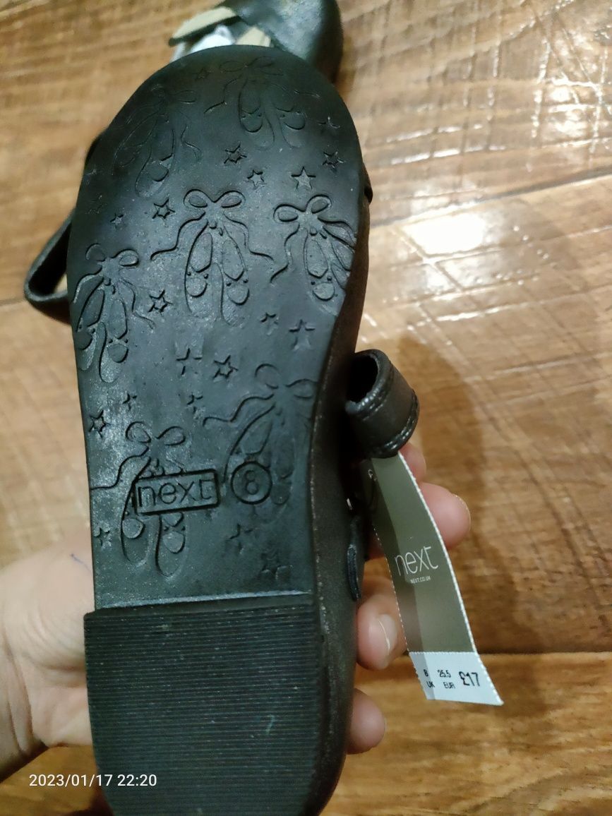 Продам туфли для девочки