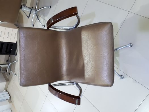 Продам новые парикмахерские кресла в упаковке, класс люкс!