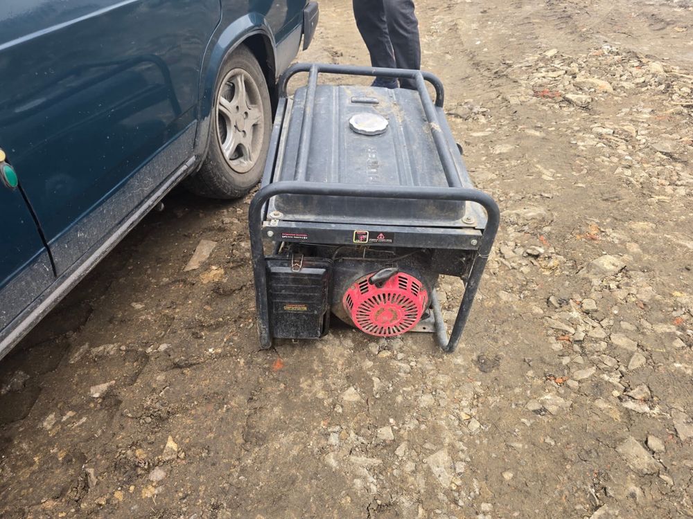 Продам электрогенератор Huter DY6500LX (2 шт)