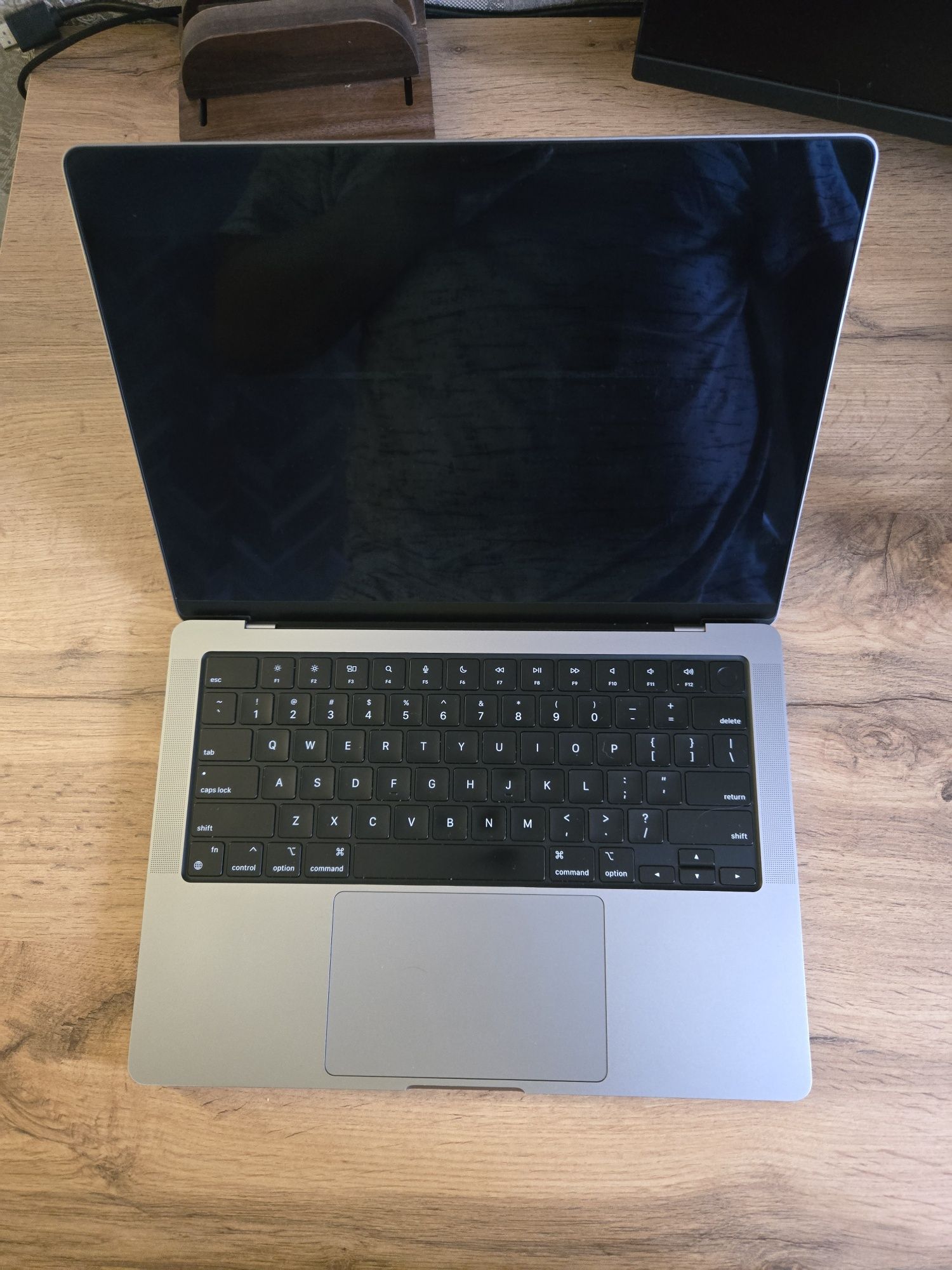 Продам MacBook pro M1 14