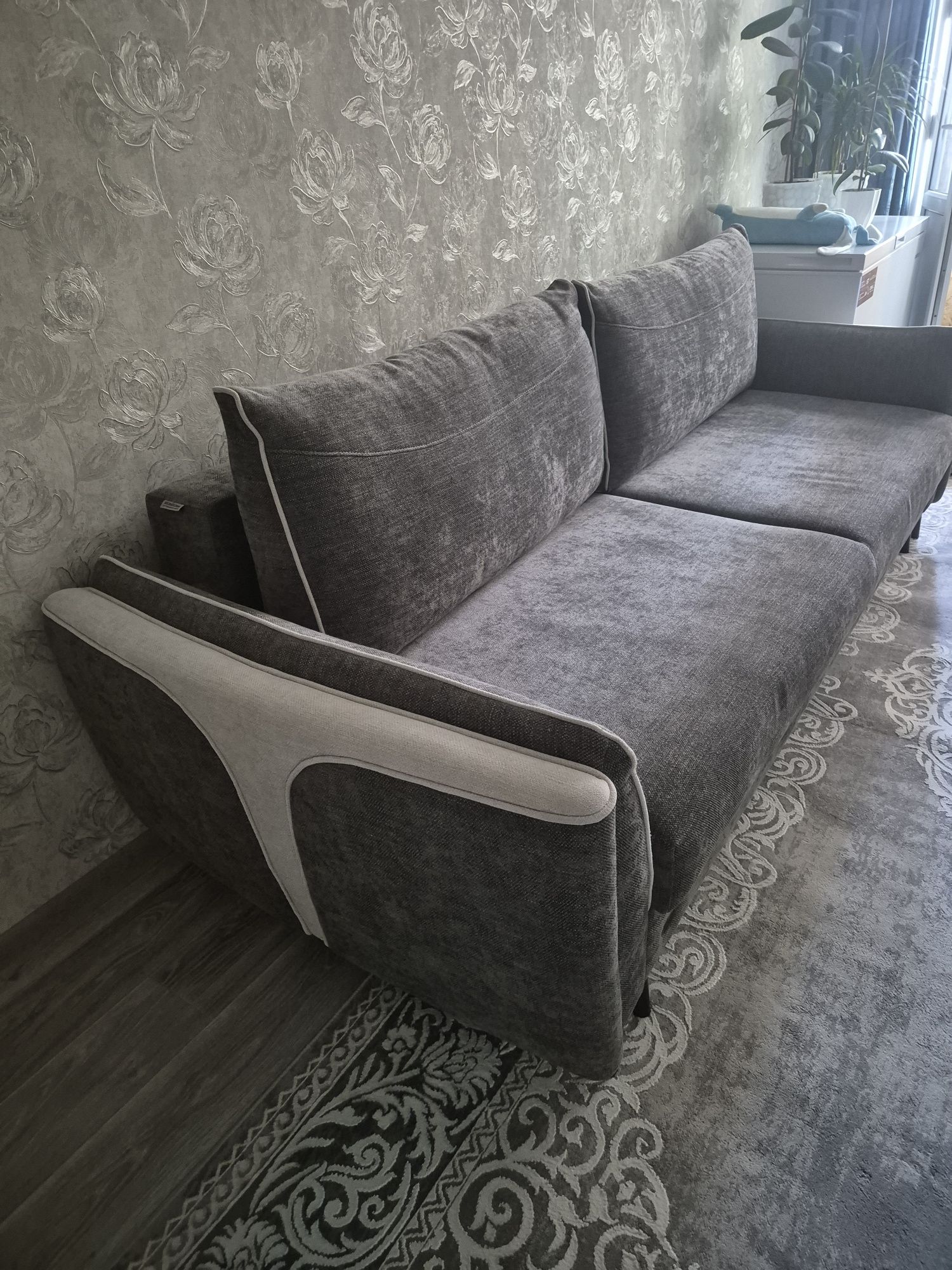 Срочно продается диван