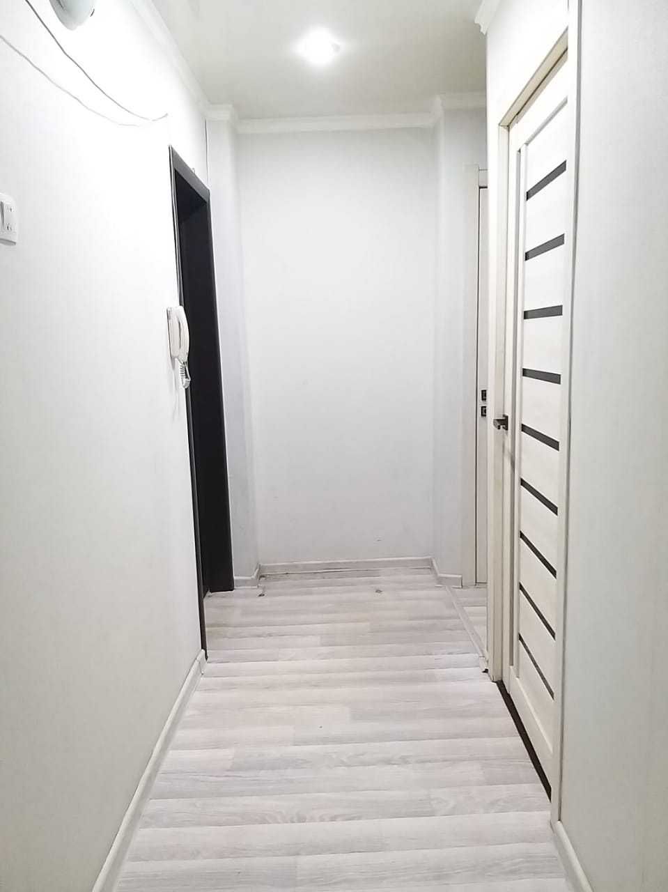 Продам 3-комнатную квартиру 12-микр.