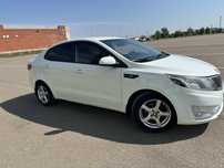 Продам  машину kia Rio ( автомобиль)
