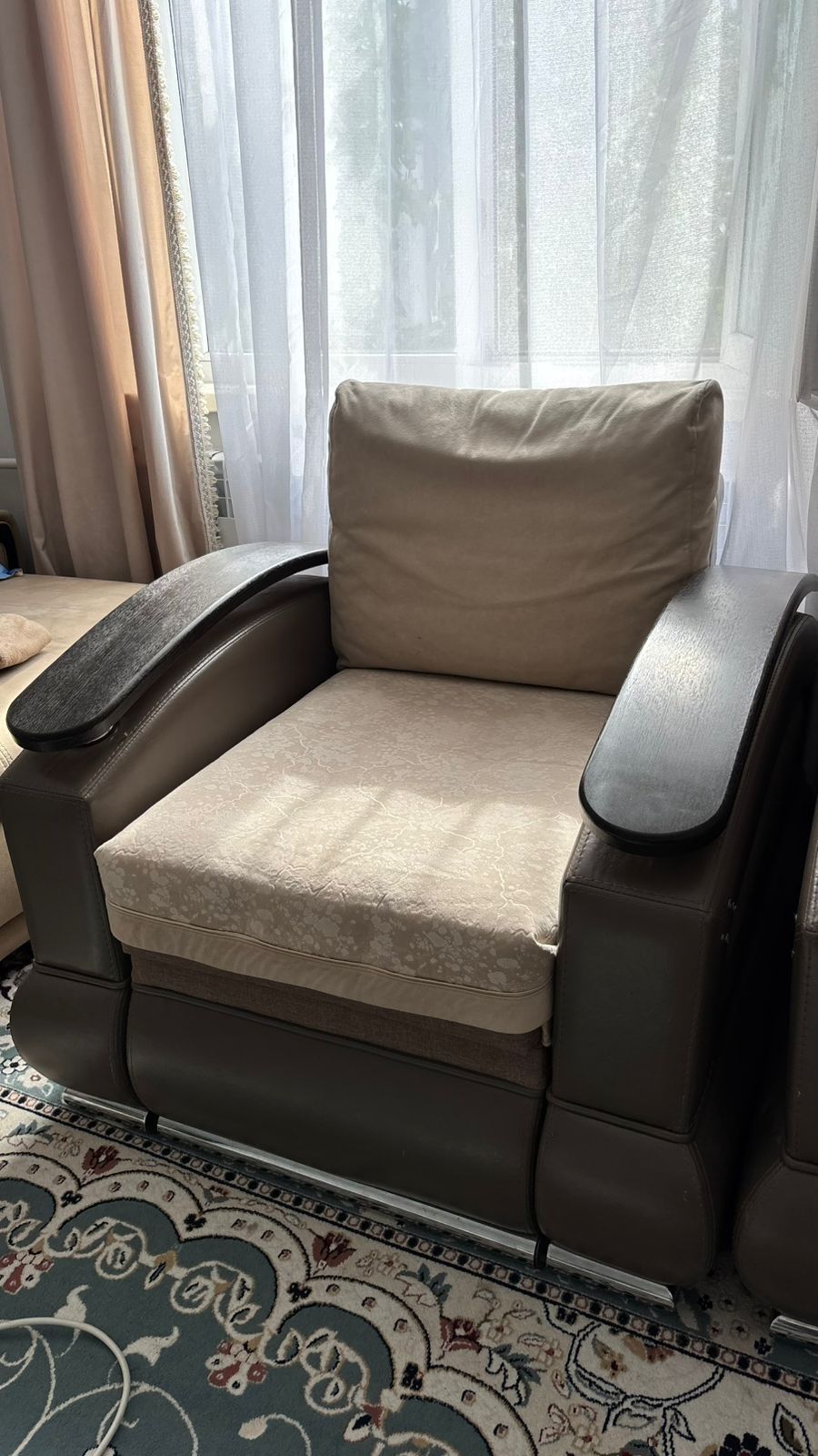 Срочно продам мягкую мебель угловая