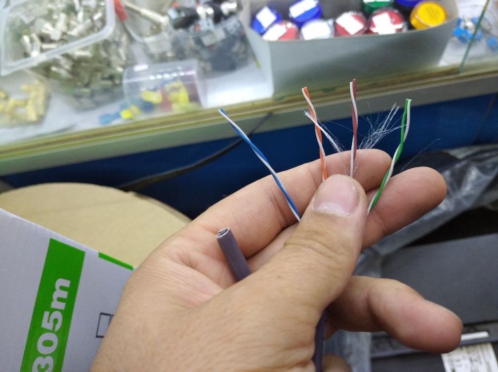 Сетевой кабель UTP cat 5e 8 жильный. RJ45 коннектор. Хаб свич. Интерне