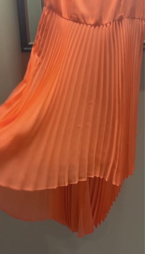 Плиссированное неоново-оранжевое платье Topshop