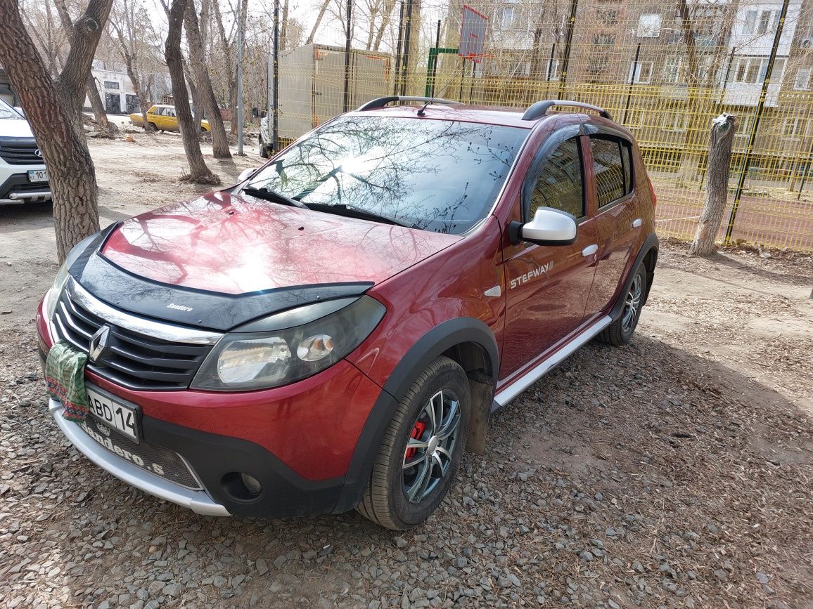 Рено сандеро продам