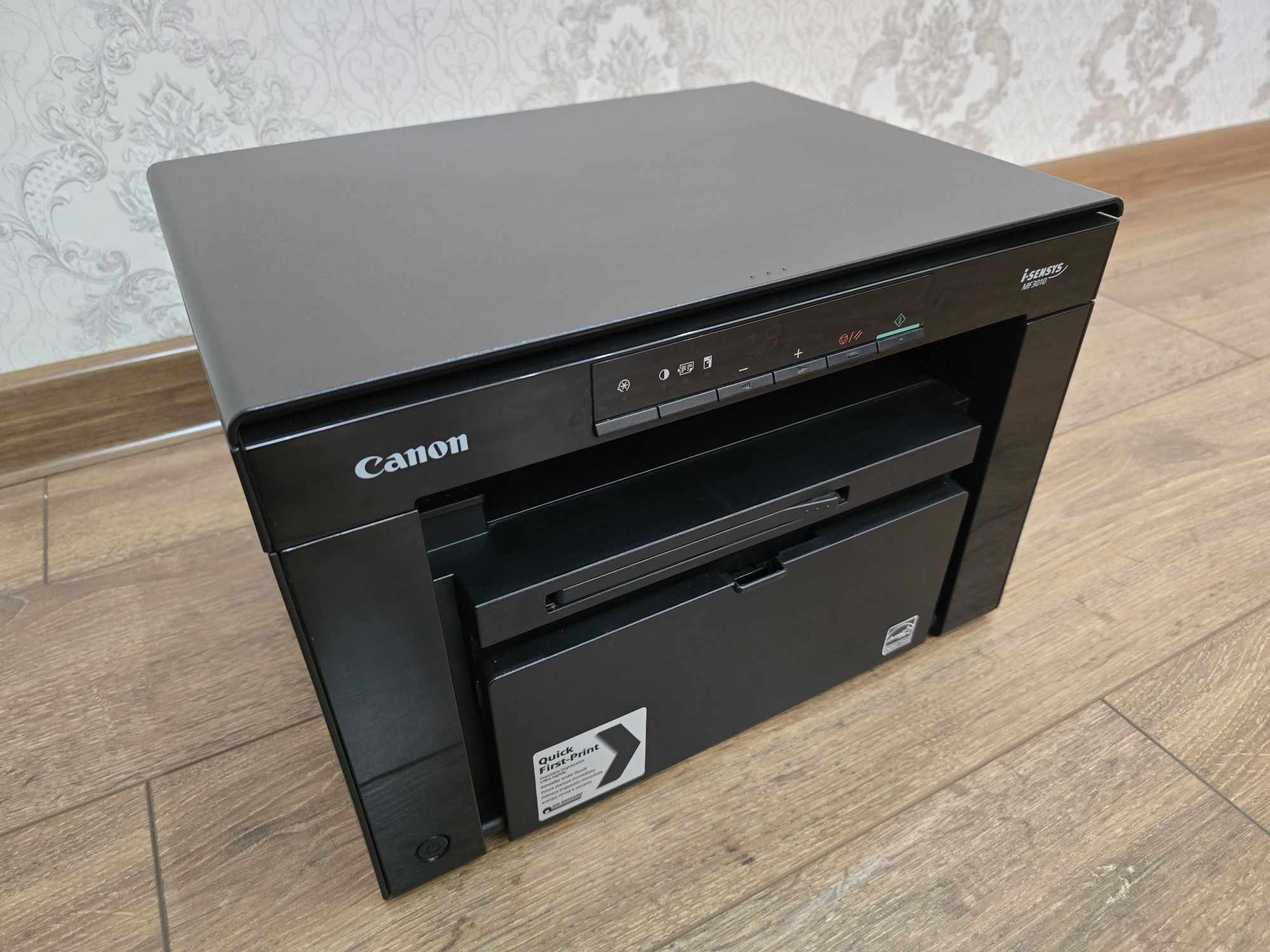 Canon MF 3010 принтер МФУ 3 в 1 в идеальном состоянии