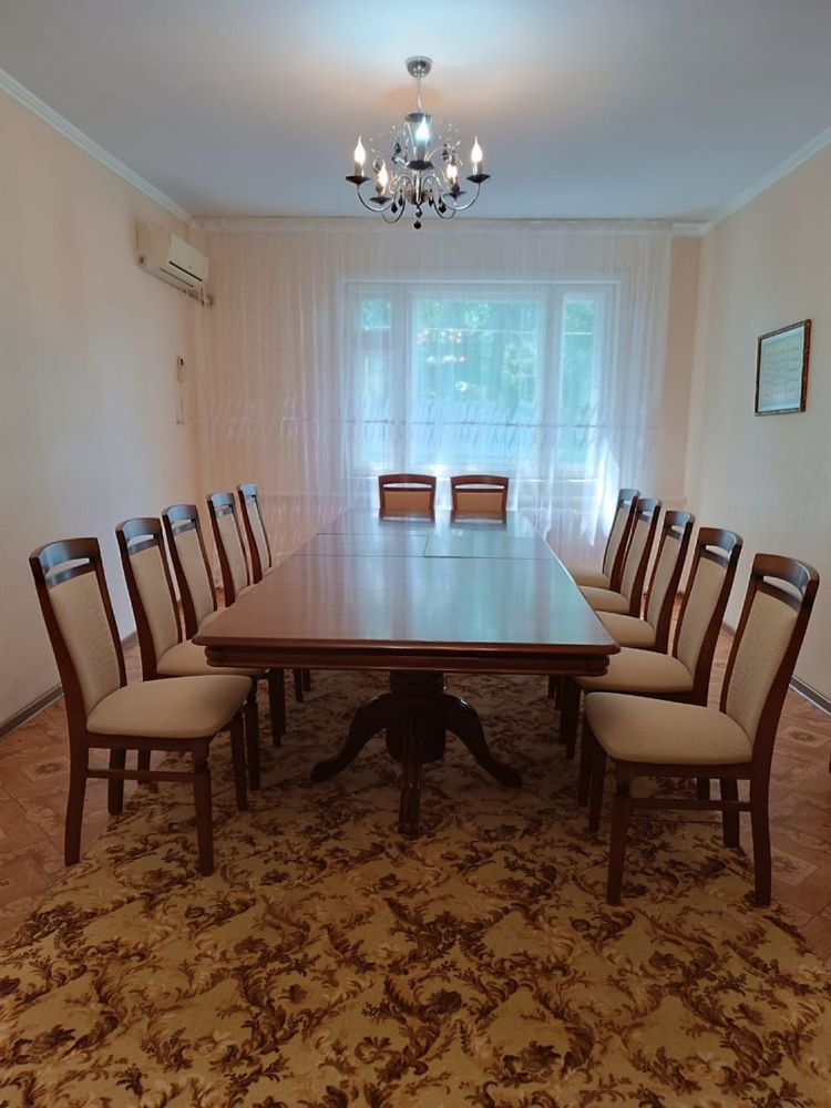 Продам стол для гостиной