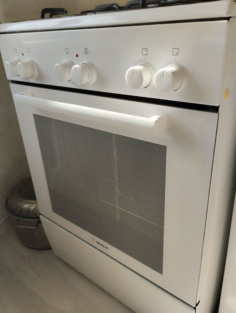 Кухонный газ плита Bosch.