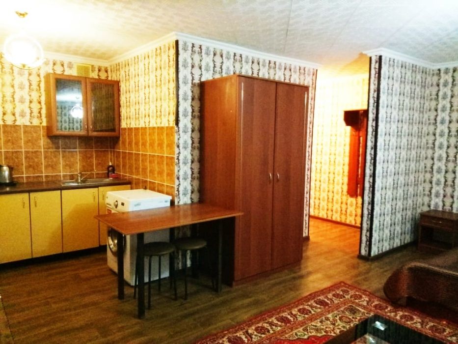Гостиный Дом, 1 комнатная квартира посуточно студия Мира 20