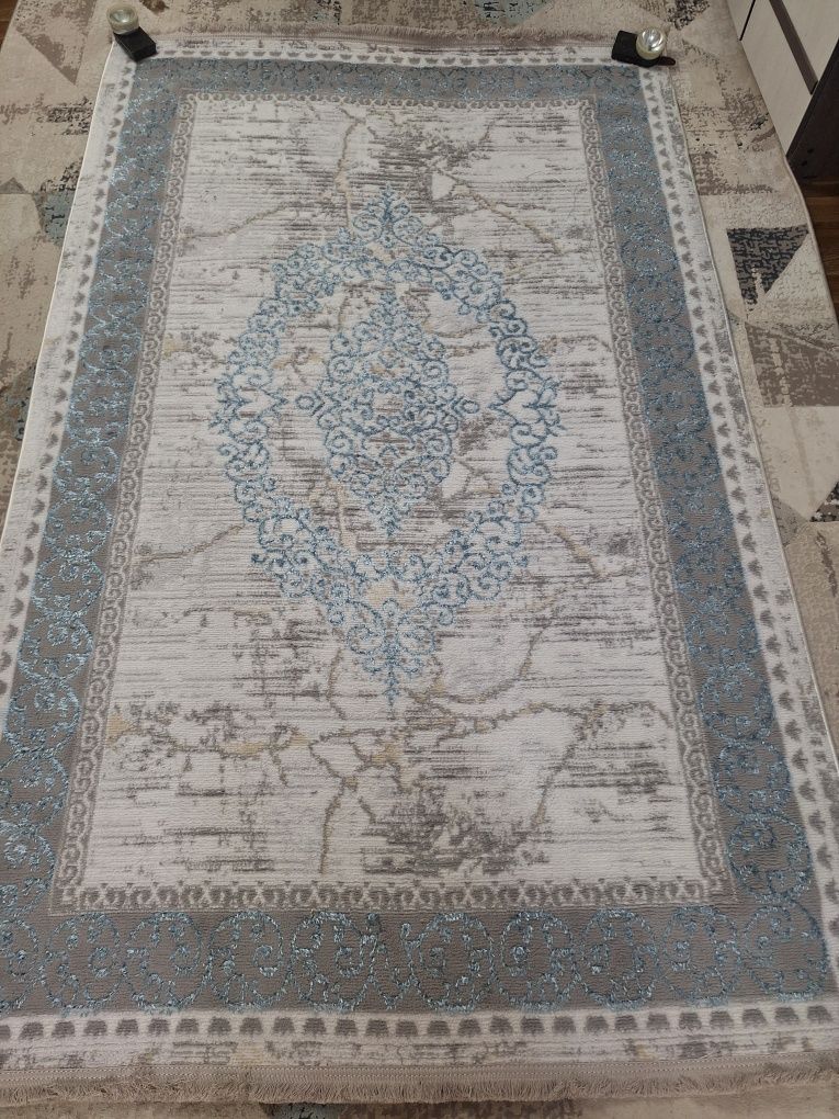 Ковёр белый с бахромой