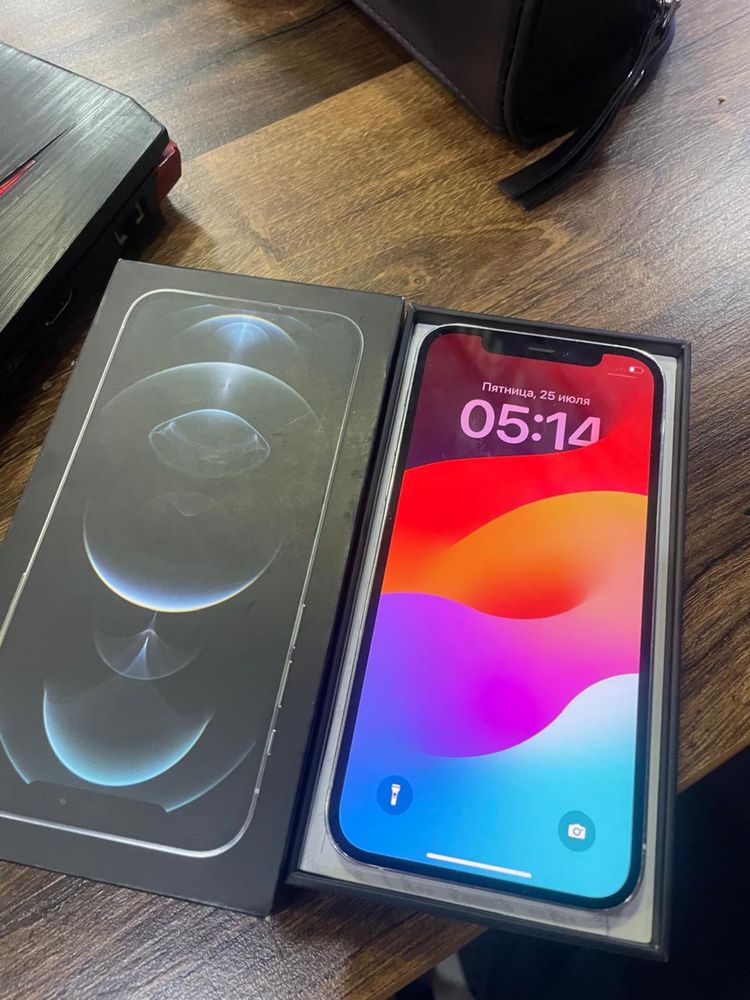 iPhone 12 Pro в идеальном состоянии