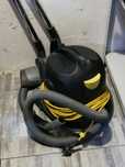 Пылесос Karcher.