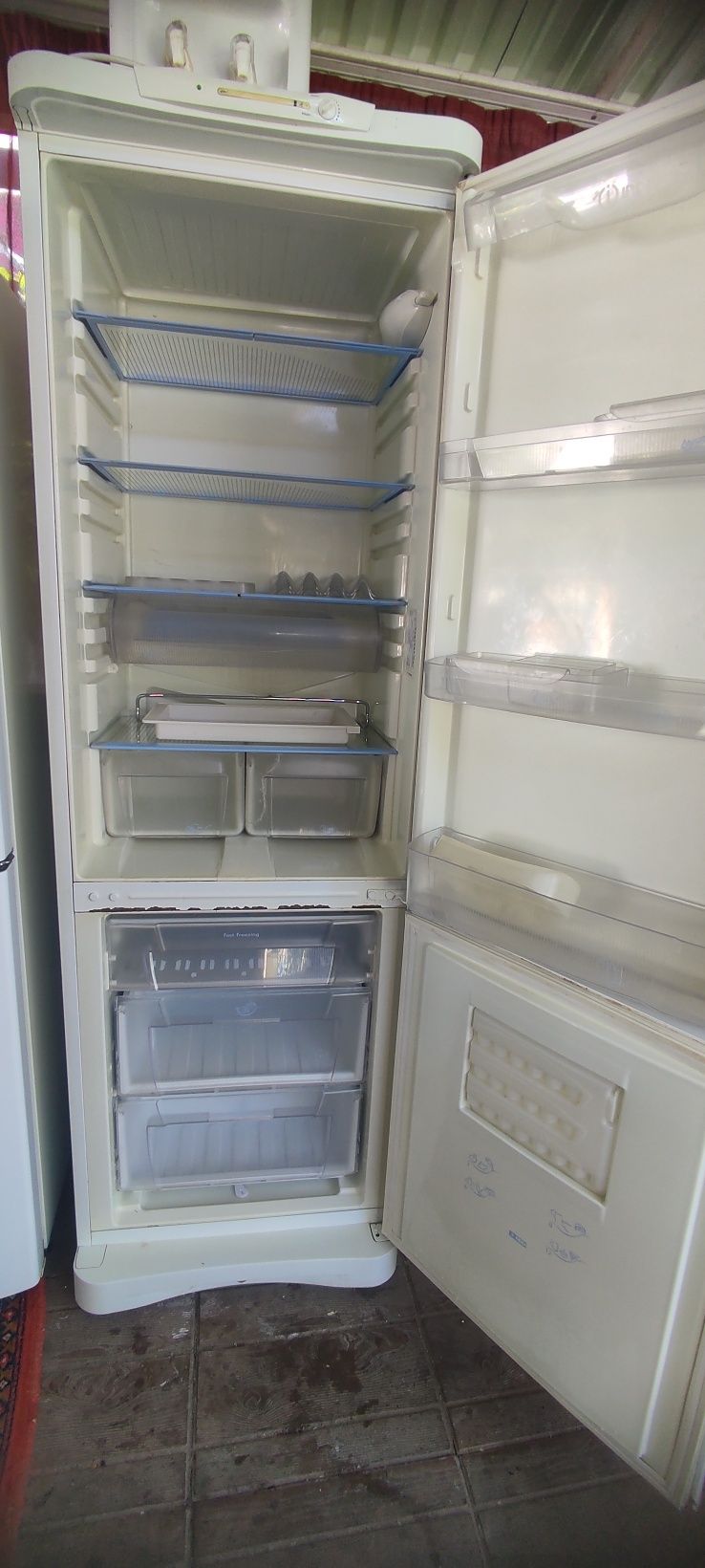 Холодильник Indesit