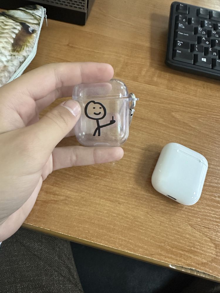 Продам наушники airpods 2, чехол в подарок