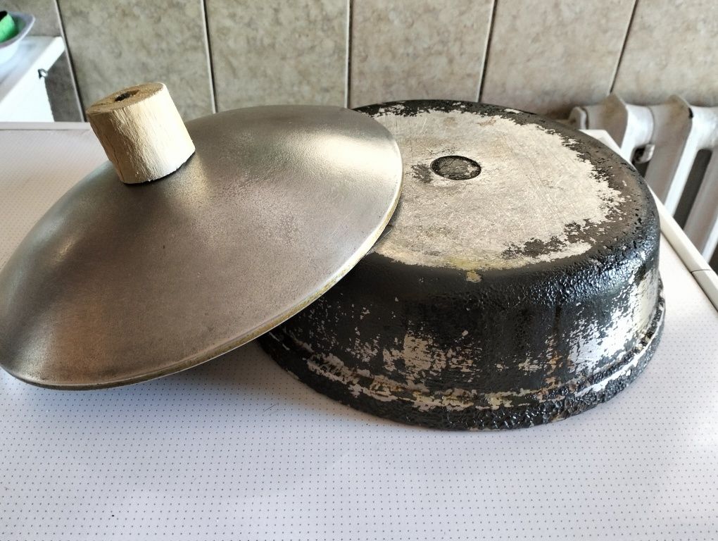 Продам сковороду чугунную