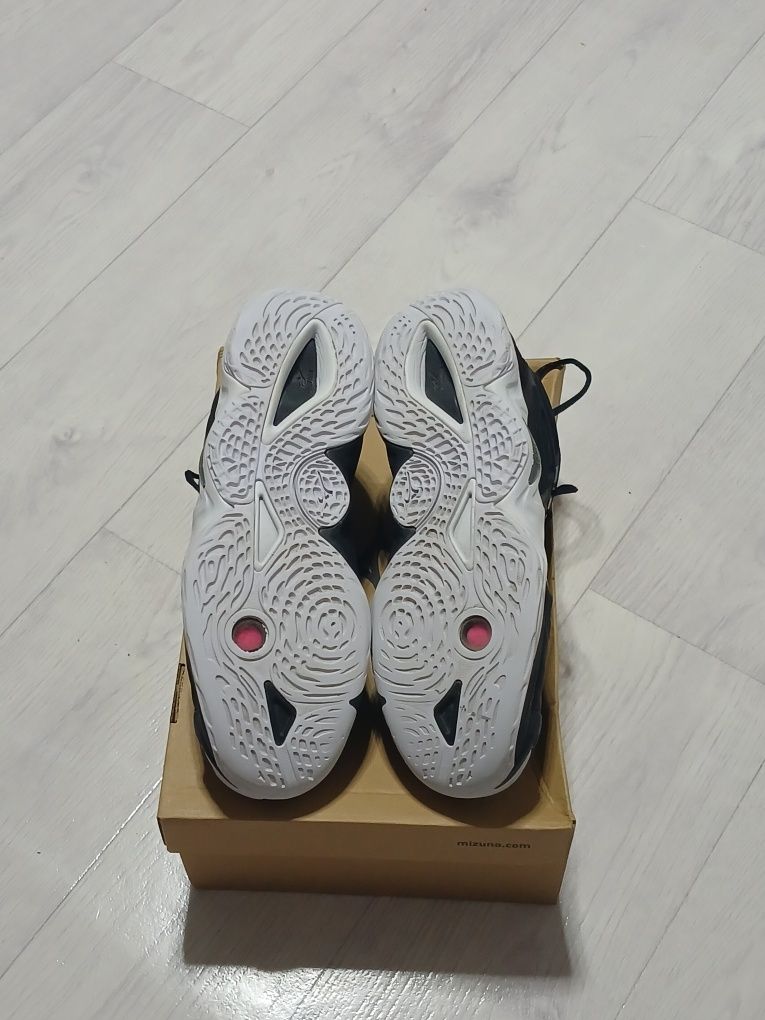 Волейбольные кроссовки Mizuno