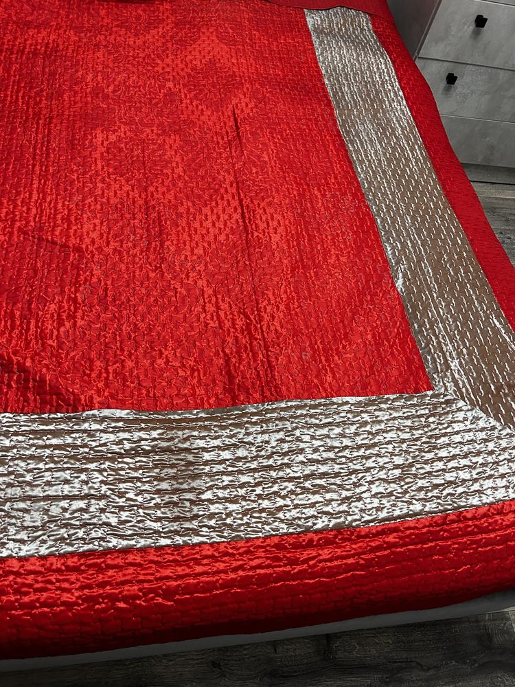 Покрывало на двухспальн.кровать, 220*240