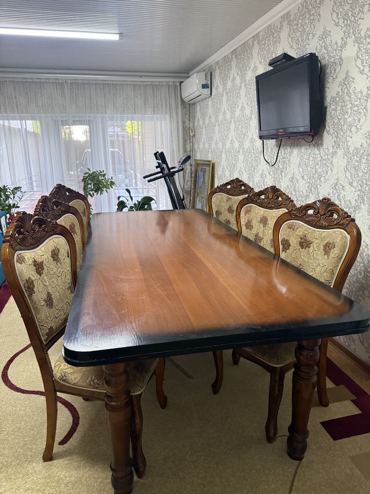 Продам обеденный стол-трансформер (2.20 м) и 6 стульев