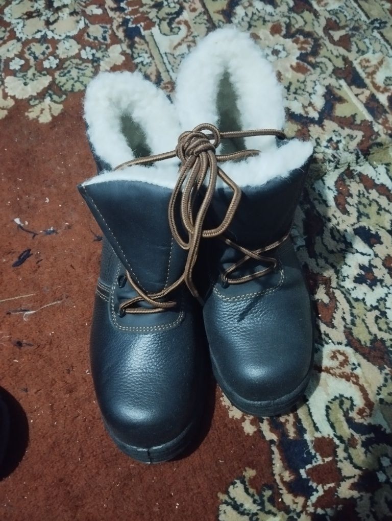 Продам зимние сапоги рабочие.