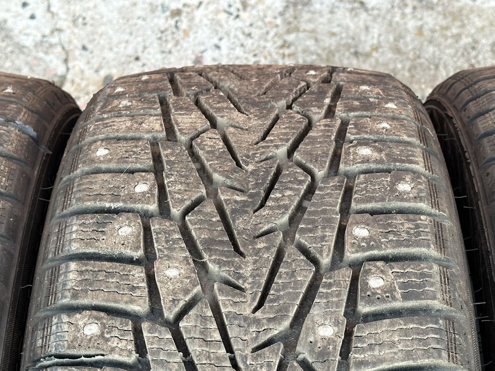 Зимняя резина 215/50 17 Nokian