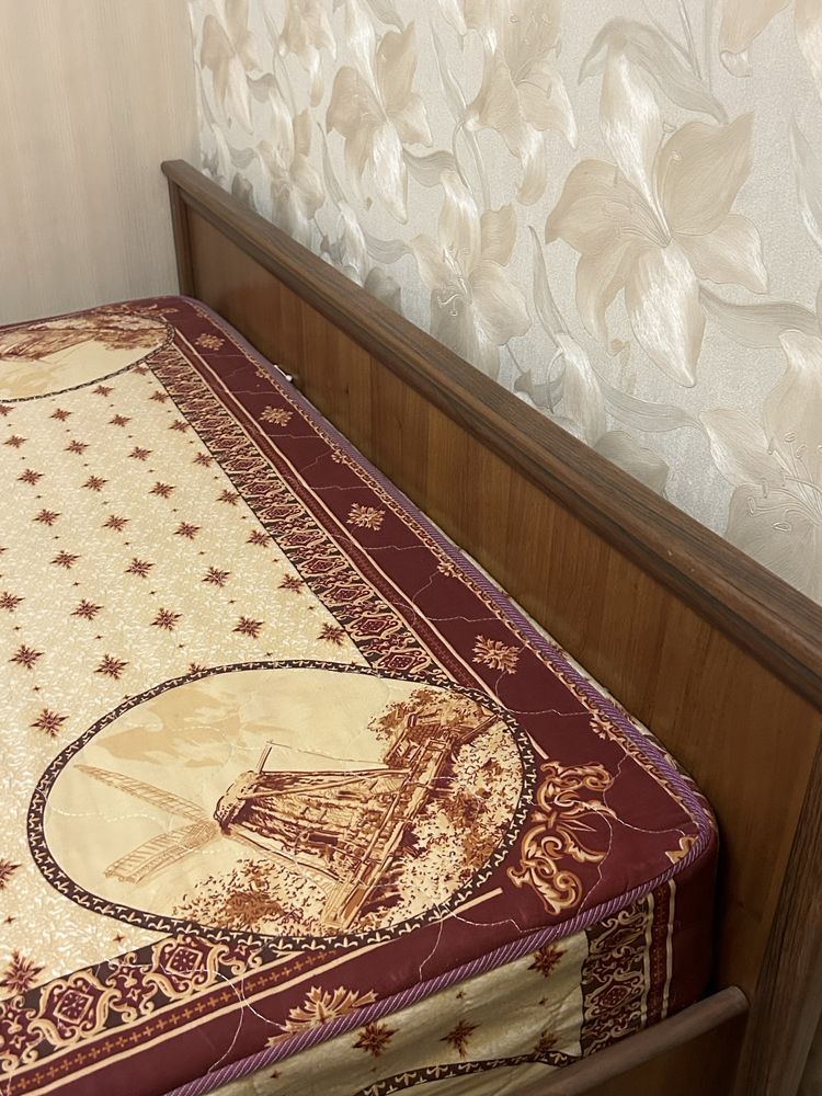 Продам  спальный гарнитур.